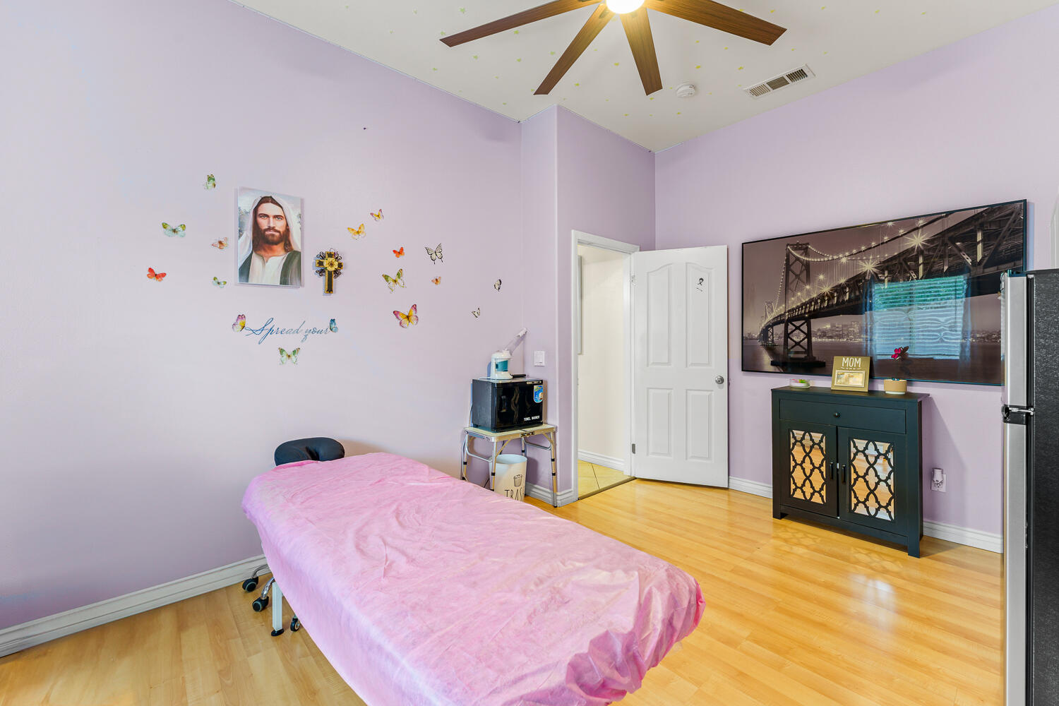 67305 Medano Road Cathedral City, CA 92234 - Photo 23 of 37 a bed room with a bed and a fireplace