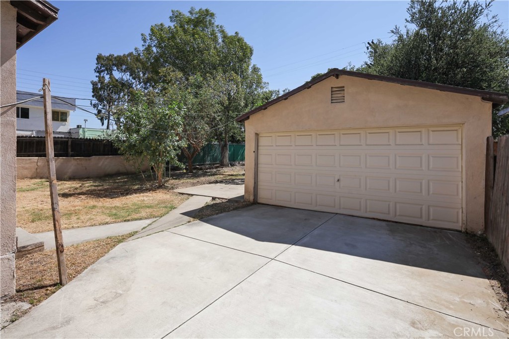 5940 Cedros Avenue Van Nuys, CA 91411 - Photo 19 of 23 a view of backyard of house