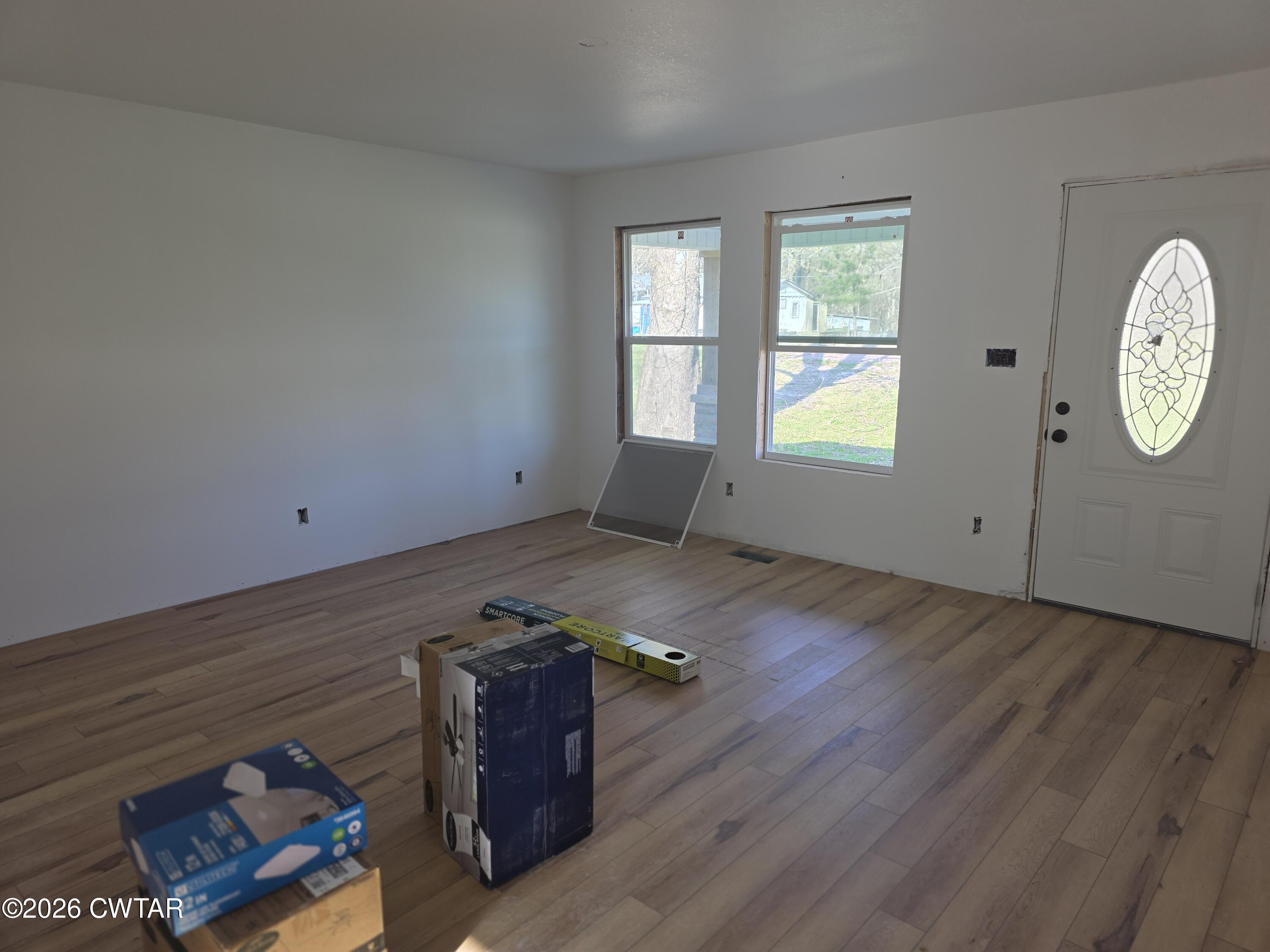 13761 Natchez Trace Road Lexington, TN 38351 - Photo 3 of 11 Living Room