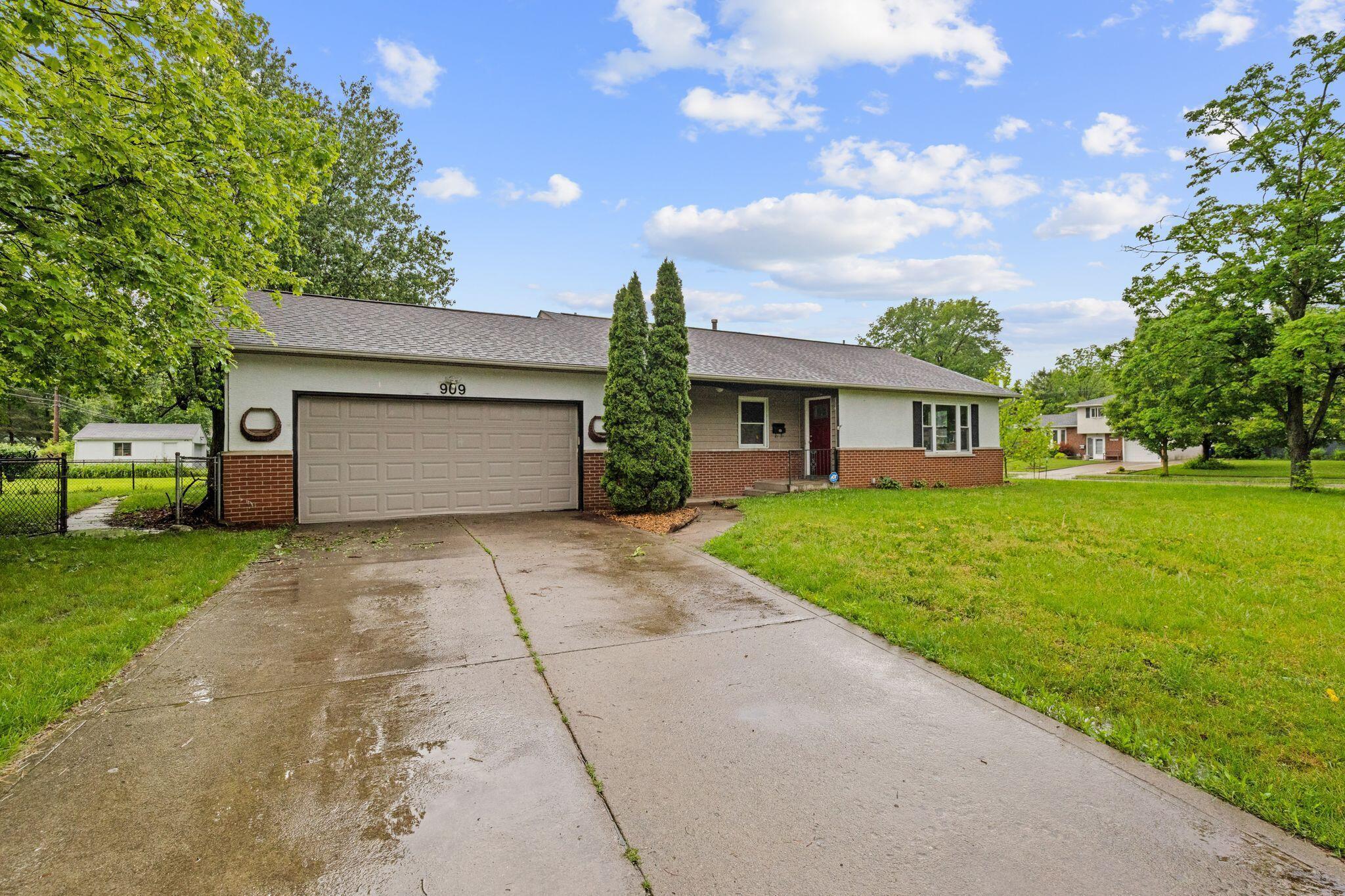 909 Hillery Rd