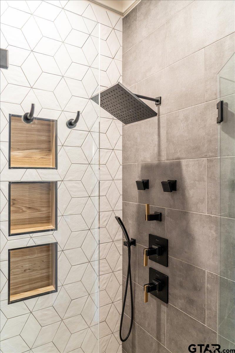 6527 Rochester Way Tyler, TX 75703 - Photo 18 of 48 a bathroom with a shower