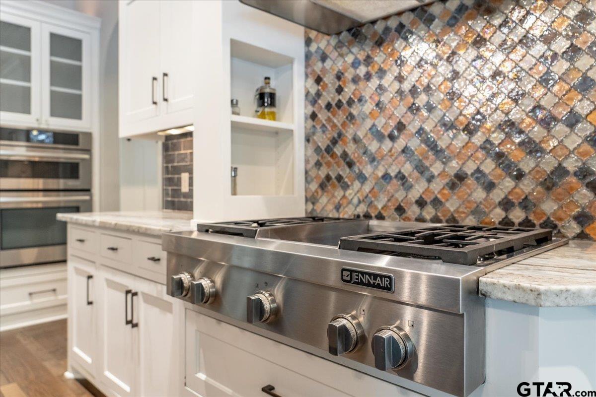6527 Rochester Way Tyler, TX 75703 - Photo 8 of 48 a stove top oven sitting inside of a kitchen