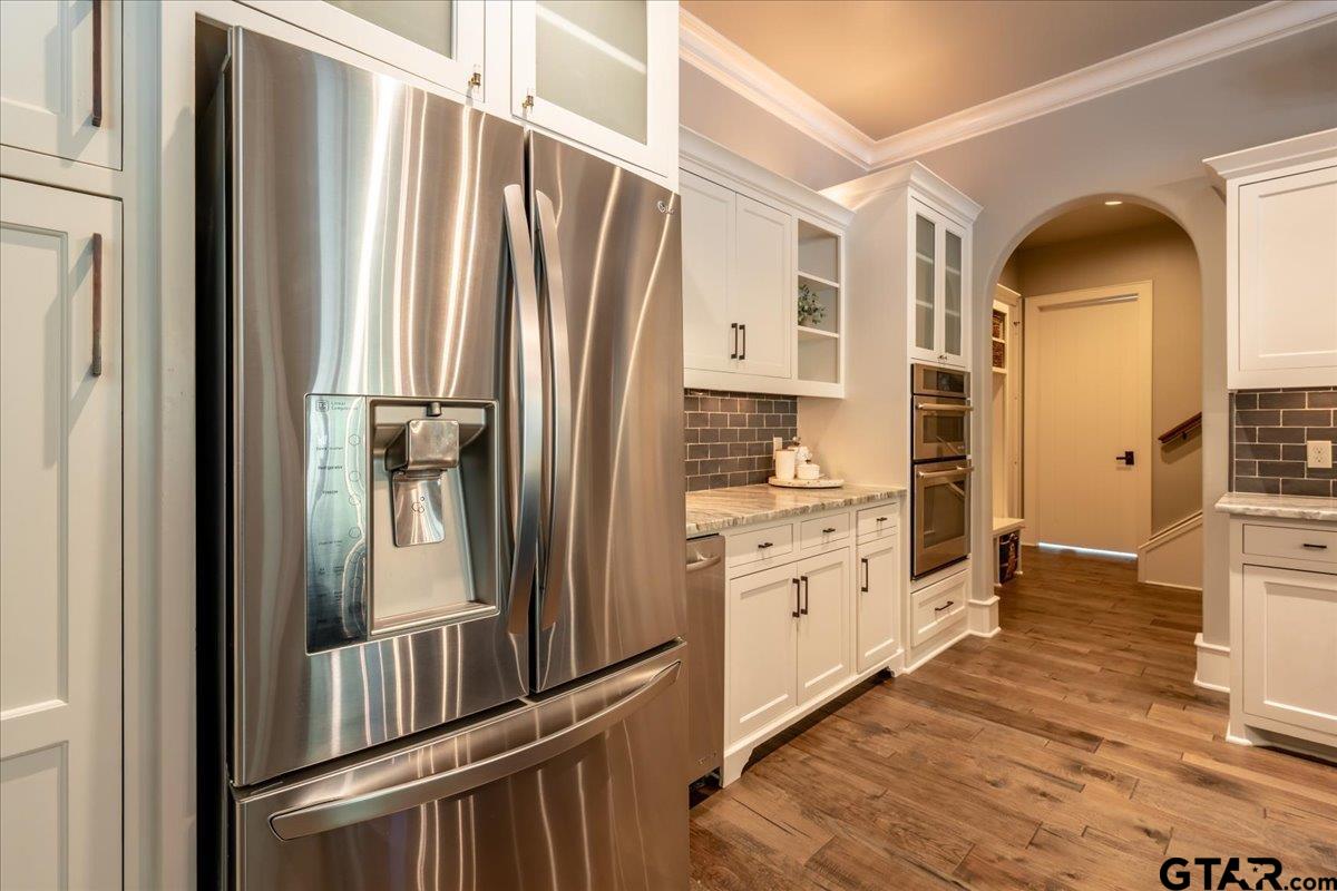 6527 Rochester Way Tyler, TX 75703 - Photo 10 of 48 a kitchen with stainless steel appliances a refrigerator and a stove top oven