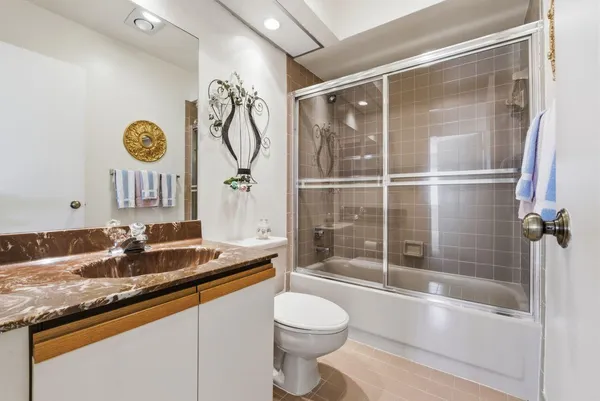 a view of a bunch of flowers and flowers around