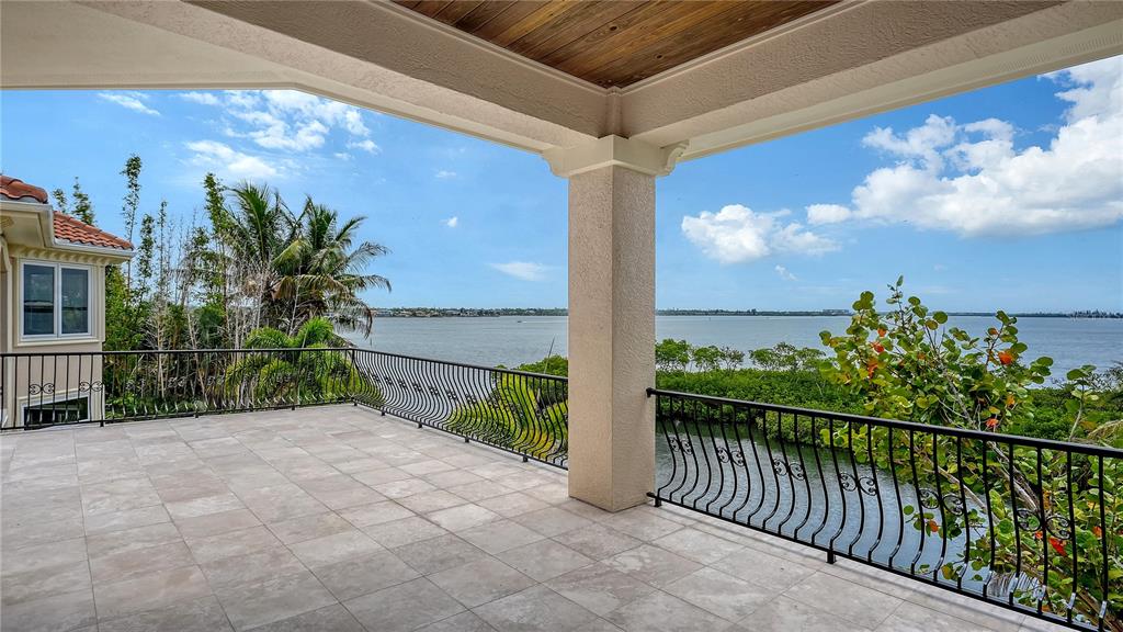 1356 Point Crisp Road Sarasota, FL 34242 - Photo 37 of 55 Gallery Image 37