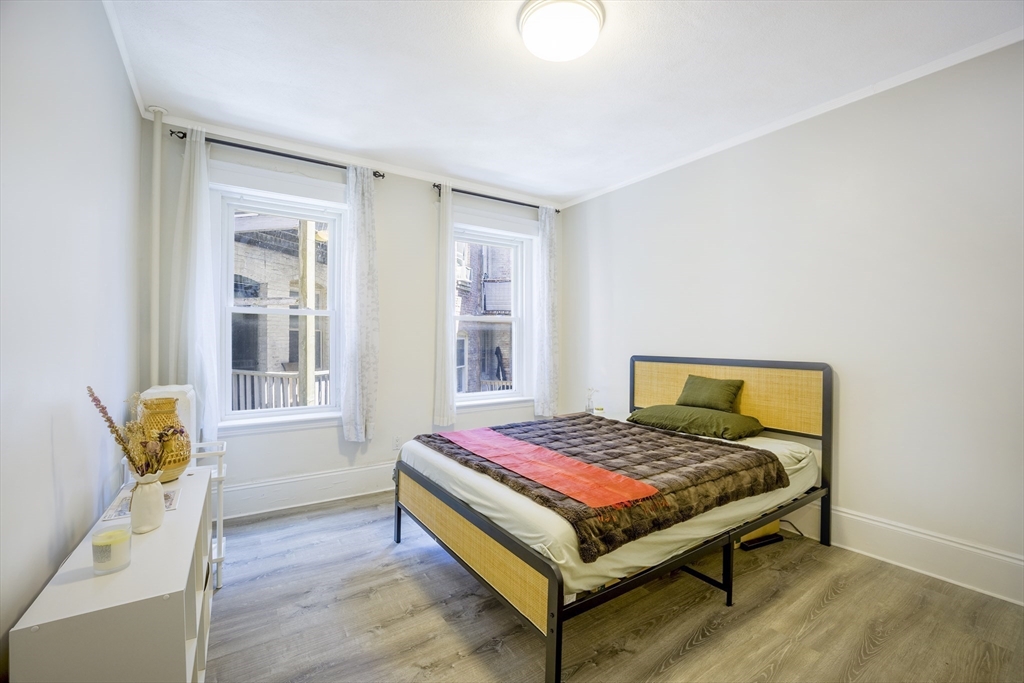 12 Colbourne Crescent, Unit 1 Brookline, MA 02445 - Photo 11 of 23