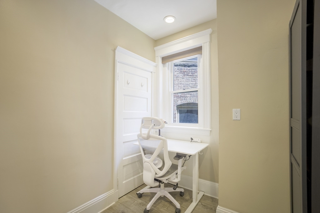 12 Colbourne Crescent, Unit 1 Brookline, MA 02445 - Photo 17 of 23