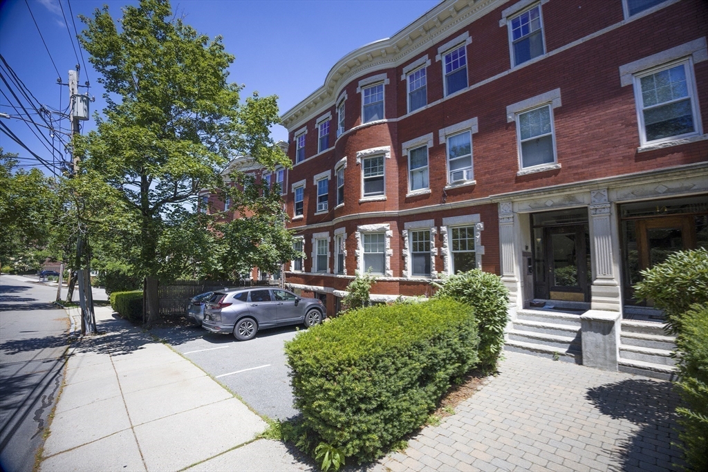 12 Colbourne Crescent, Unit 1 Brookline, MA 02445 - Photo 21 of 23