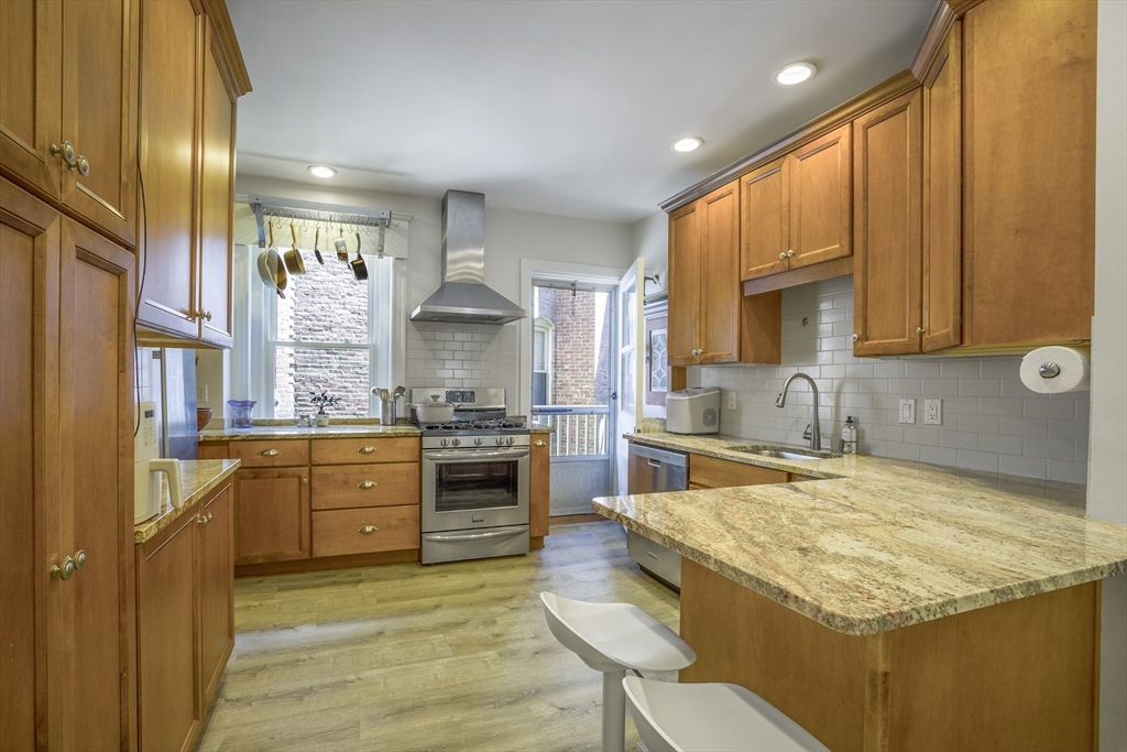 12 Colbourne Crescent, Unit 1 Brookline, MA 02445 - Photo 8 of 23