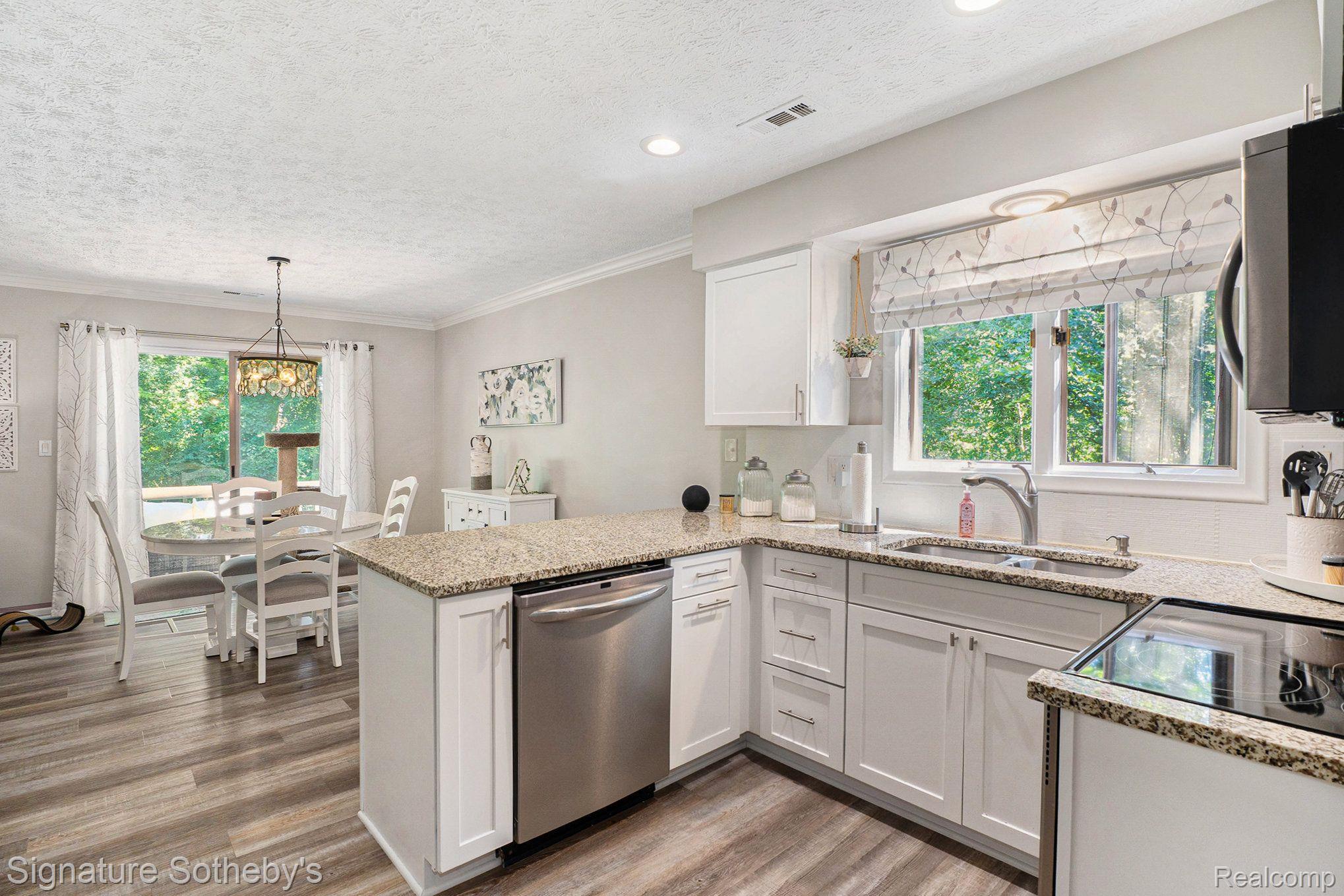 460 Woodstone Road Waterford, MI 48327 - Photo 7 of 27 Gallery Image 7