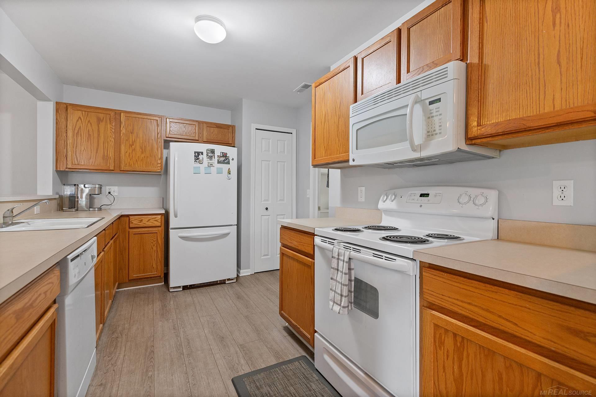 1958 Flagstone Circle Rochester, MI 48307 - Photo 11 of 28