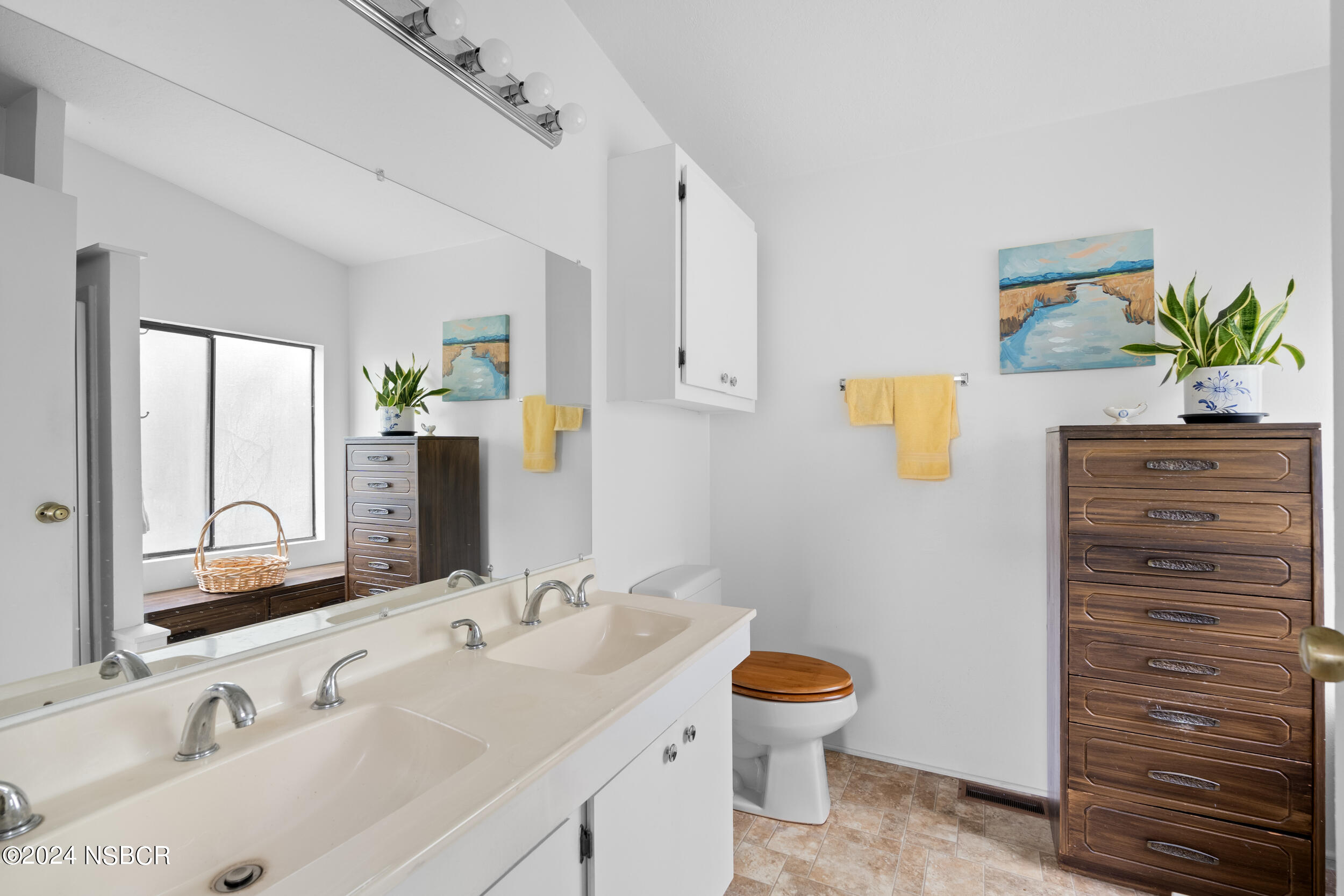 961 North Ridge View Drive Santa Maria, CA 93455 - Photo 26 of 37 a bathroom with a sink a toilet and mirror