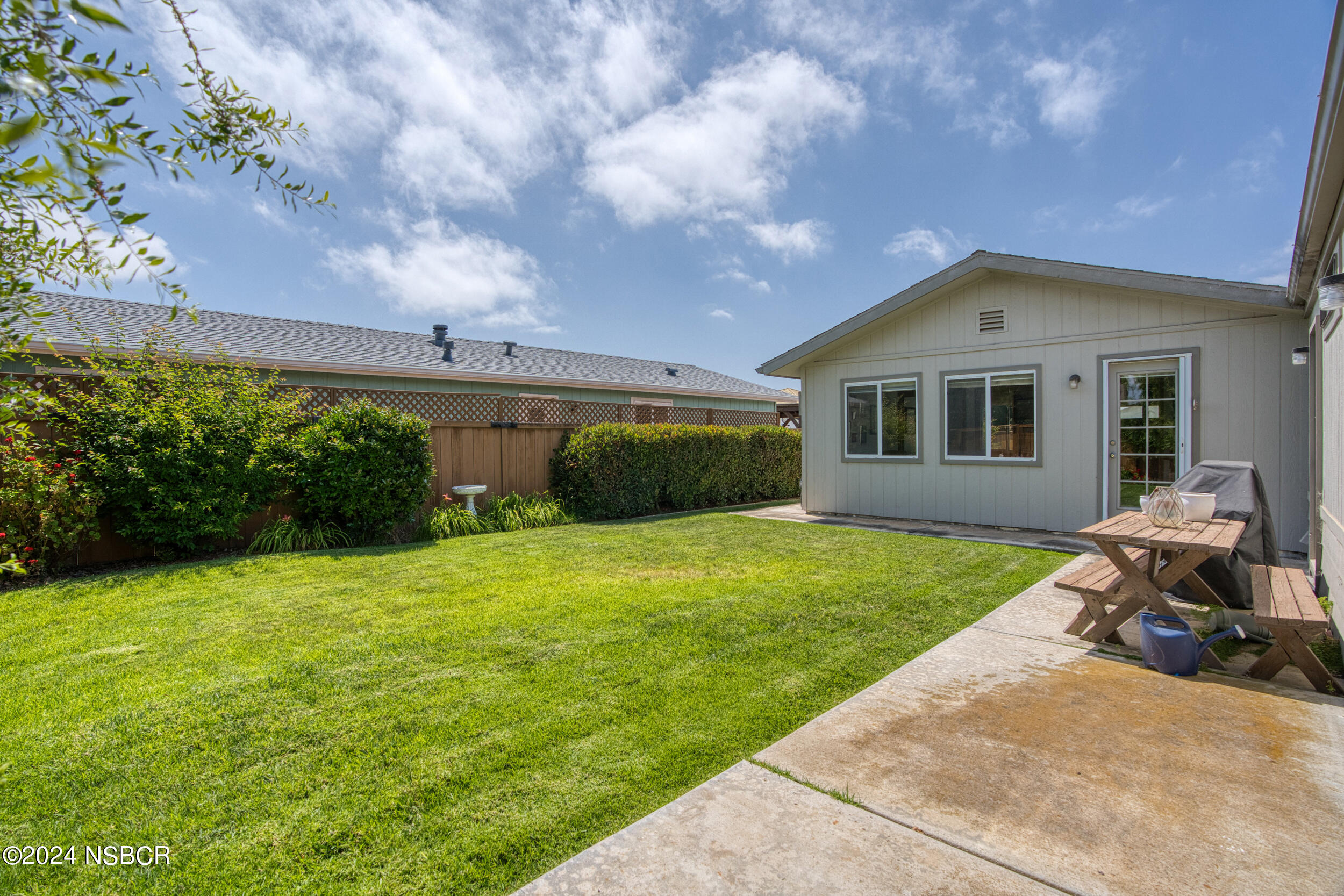 961 North Ridge View Drive Santa Maria, CA 93455 - Photo 30 of 37 a front view of a house with garden