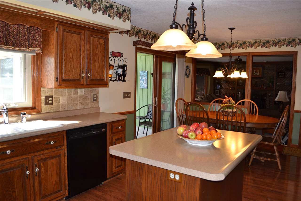 10533 Oak Trail Road Fort Wayne, IN 46845 - Photo 5 of 36