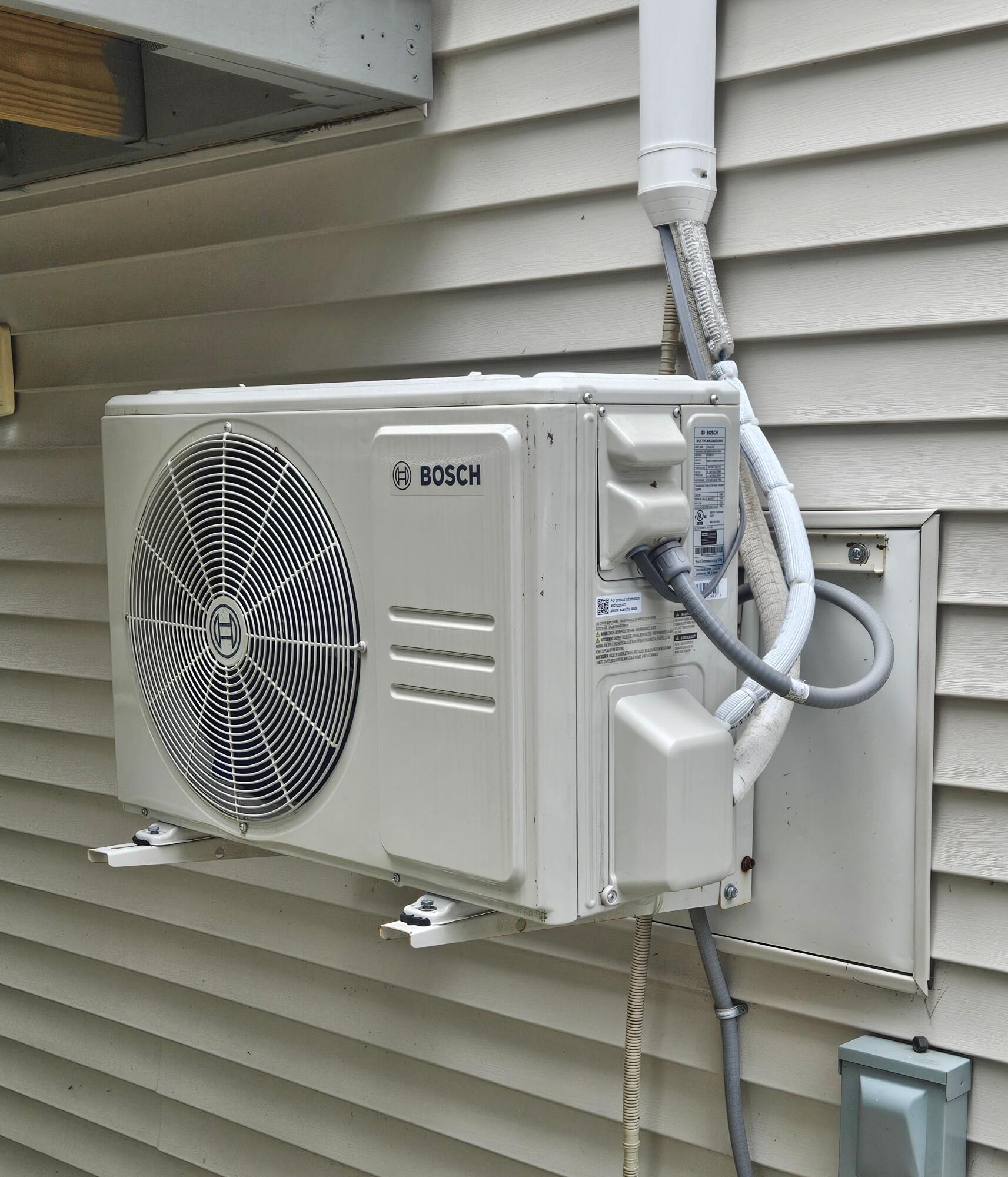 397 Portland Street Yarmouth, ME 04096 - Photo 21 of 28 20250913_162430~2