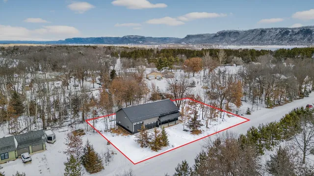 $675,000 | 67466 152nd Avenue, Wabasha, MN 55981