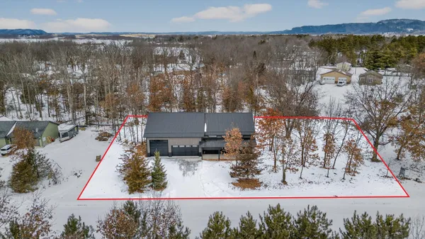$675,000 | 67466 152nd Avenue, Wabasha, MN 55981
