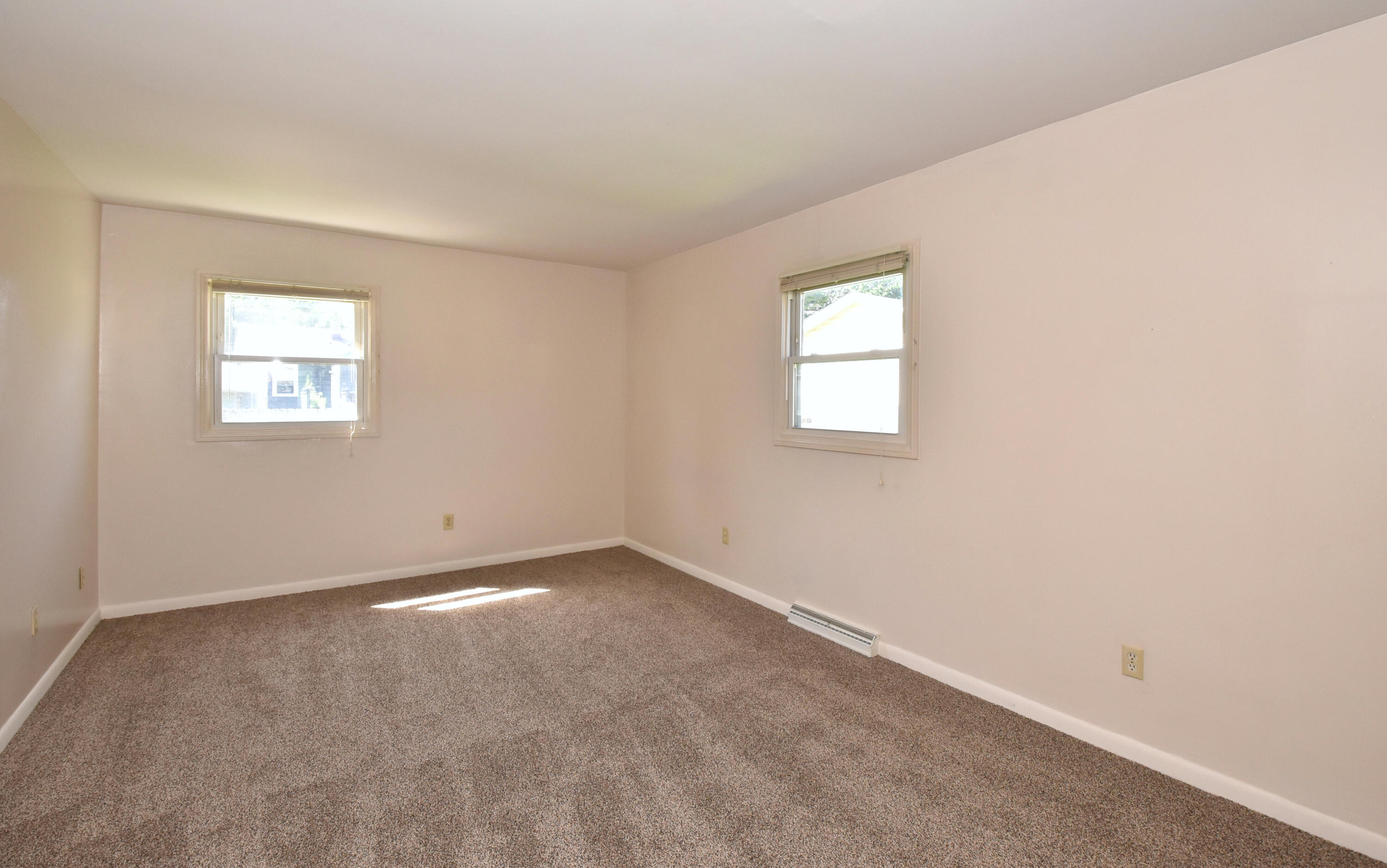 206 Belmont Avenue Racine, WI 53405 - Photo 4 of 42 Primary Bedroom
