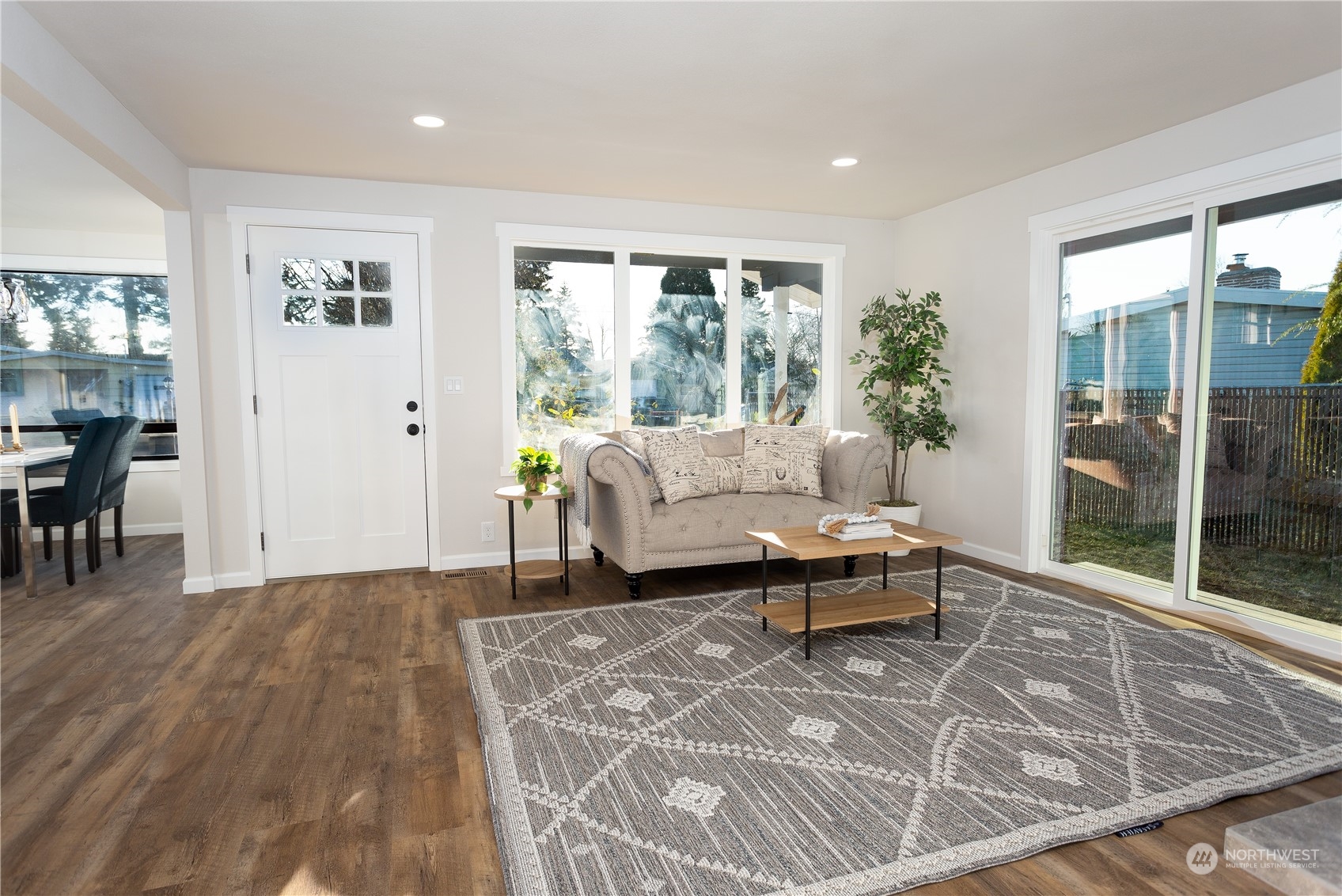 1272 South 315th Street Federal Way, WA 98003 - Photo 10 of 29 a living room with furniture and a large window