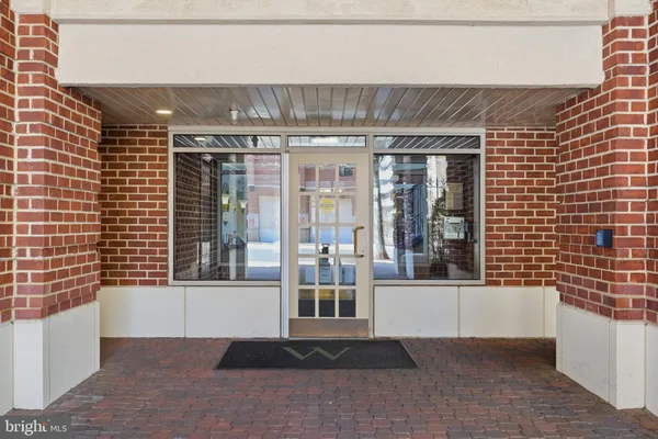 $3,500 | 1276 North Wayne Street, Unit 319, Arlington, VA 22201