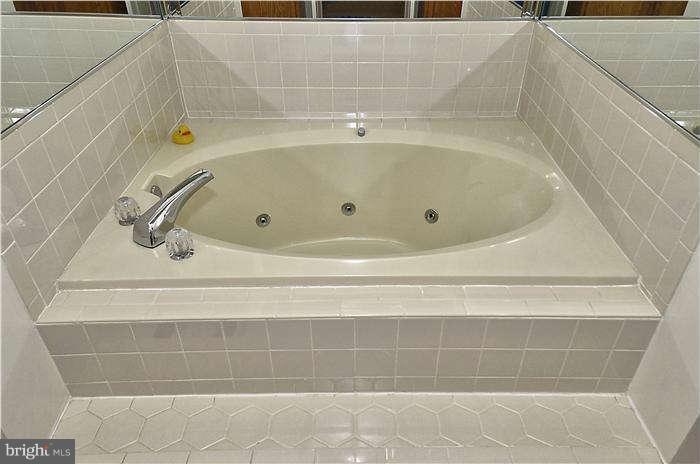 14571 Cutstone Way Silver Spring, MD 20905 - Photo 19 of 30 a bathroom with a tub