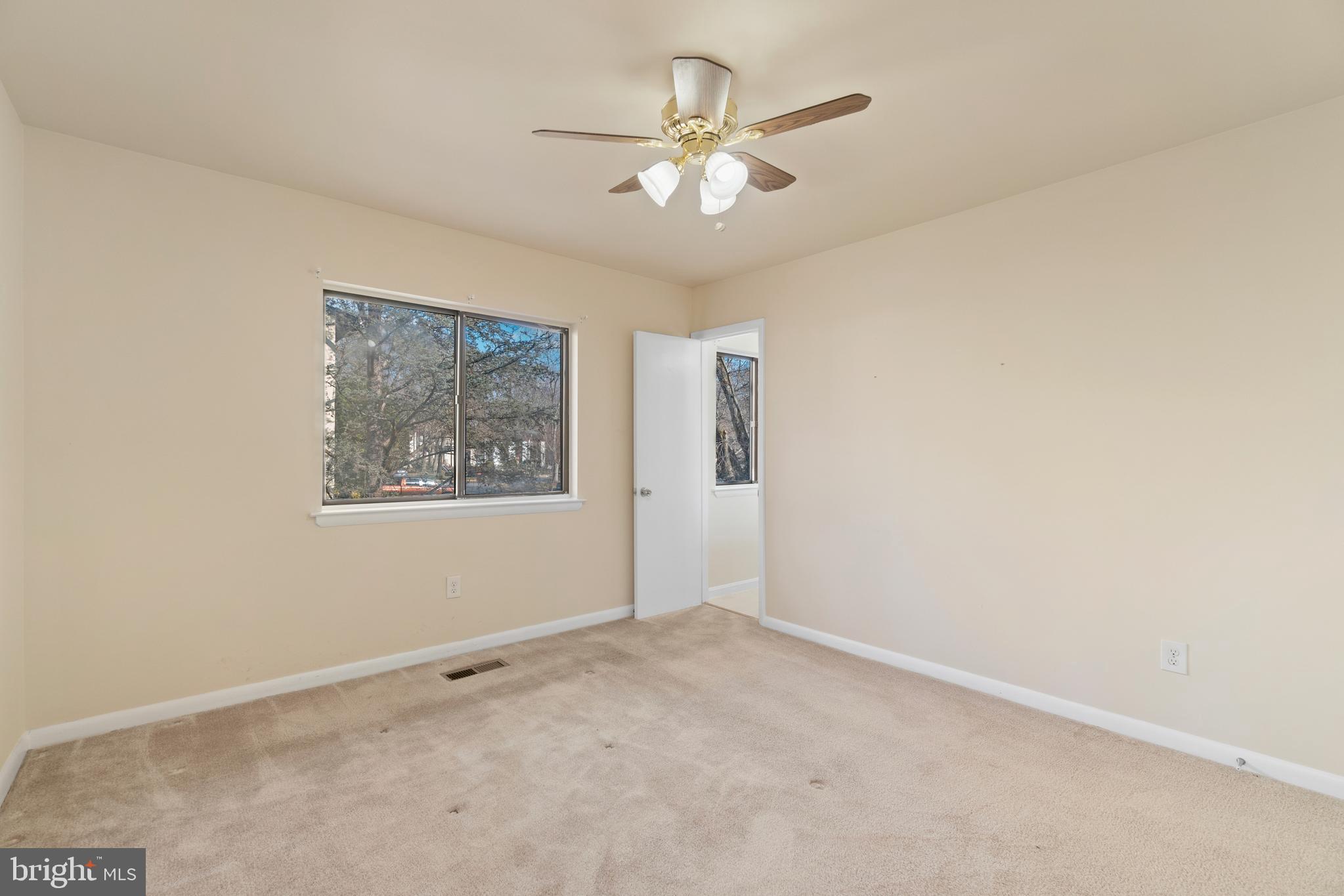 11924 Barrel Cooper Court Reston, VA 20191 - Photo 17 of 27 Primary bedroom with full bath.