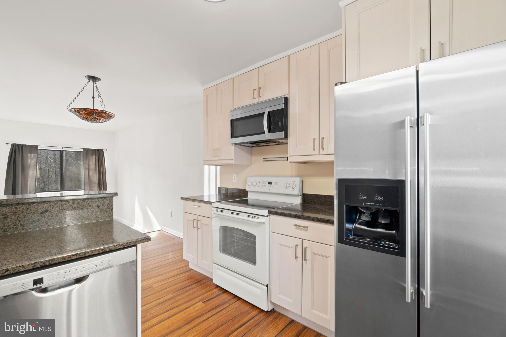 11924 Barrel Cooper Court Reston, VA 20191 - Photo 4 of 27 Granite kitchen countertops.