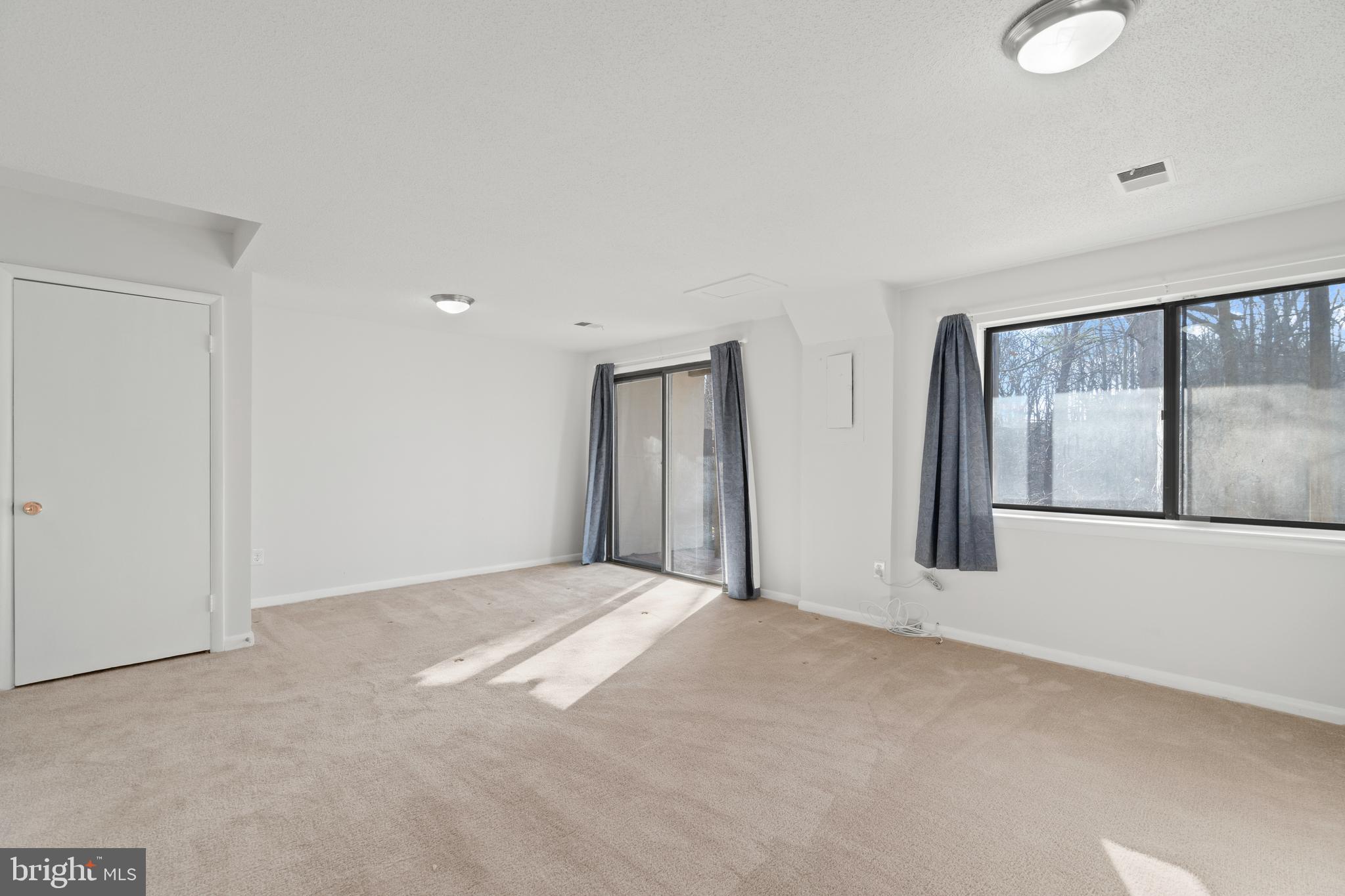 11924 Barrel Cooper Court Reston, VA 20191 - Photo 9 of 27 Large family room on main level.