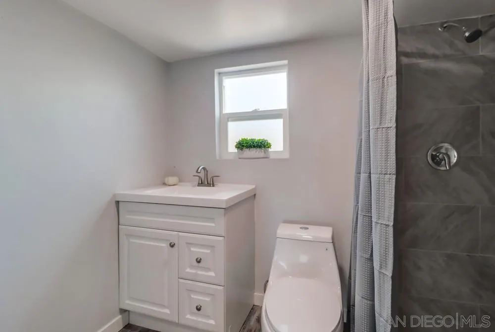 9104 Valencia Street Spring Valley, CA 91977 - Photo 28 of 39 Gallery Image 28