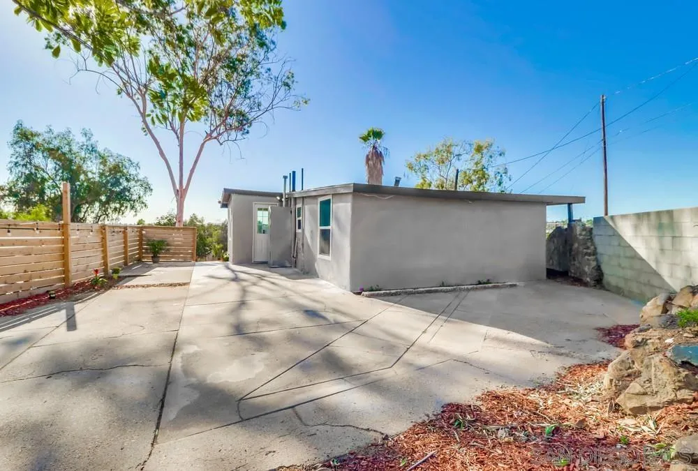 9104 Valencia Street Spring Valley, CA 91977 - Photo 8 of 39 Gallery Image 8