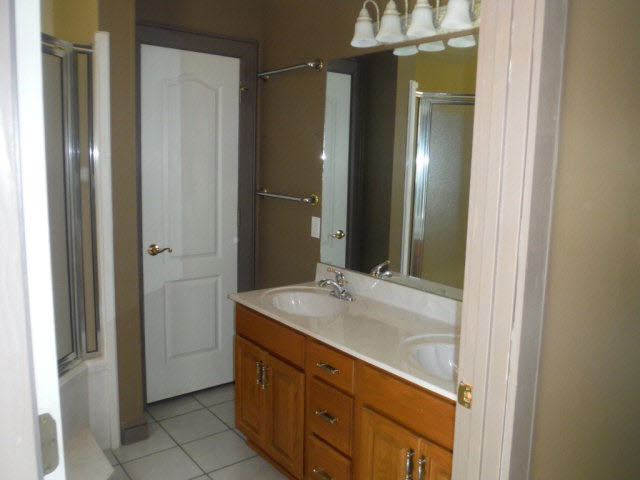 13103 5th Street Lillian, AL 36549 - Photo 15 of 37 Bath room #2