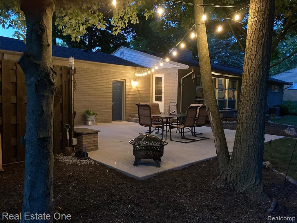 28536 Quail Hollow Road Farmington Hills, MI 48331 - Photo 38 of 48