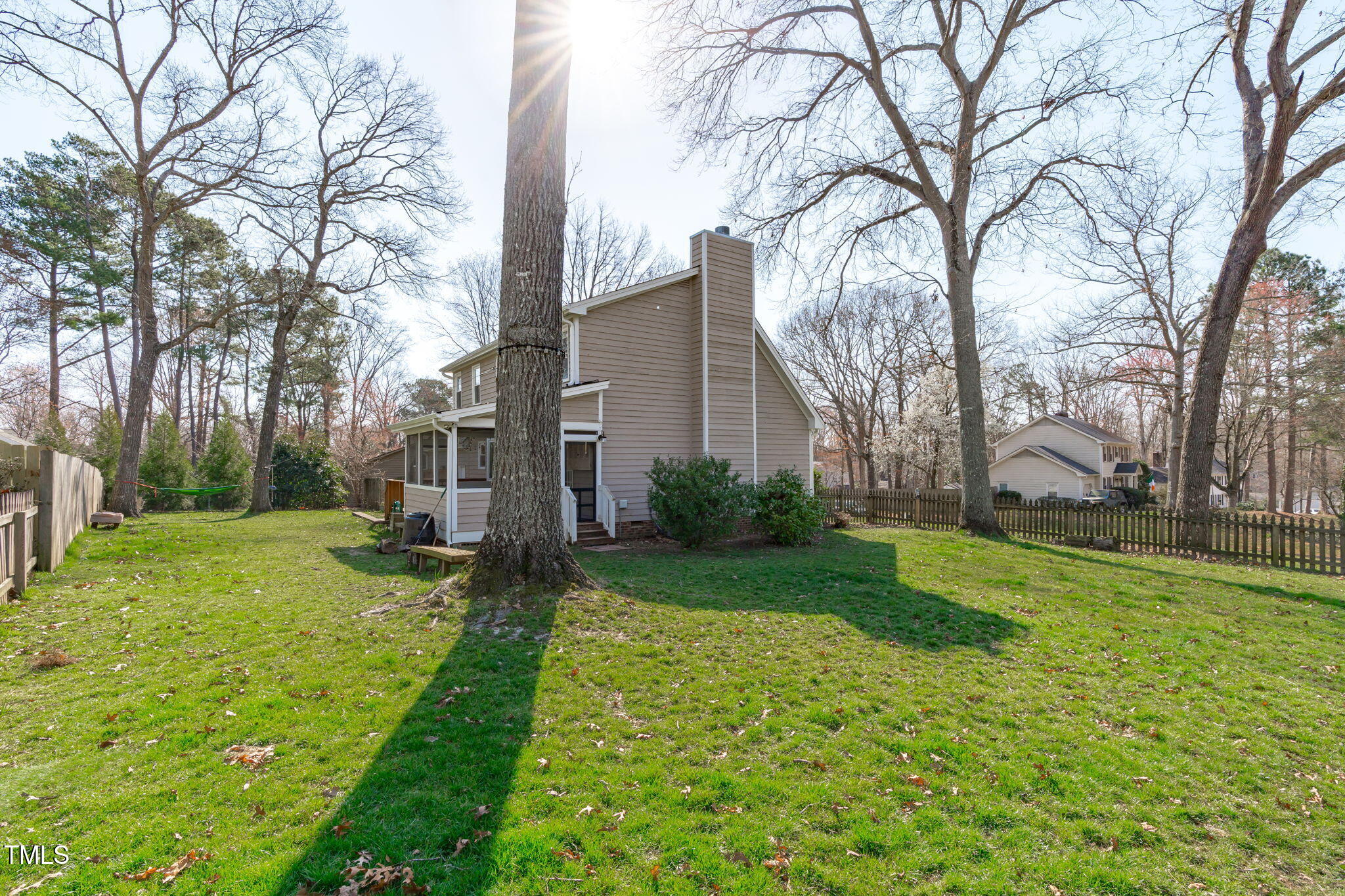 2828 Pidgeon Hill Road Raleigh, NC 27613 - Photo 33 of 38 a backyard of a house with plants and large tree