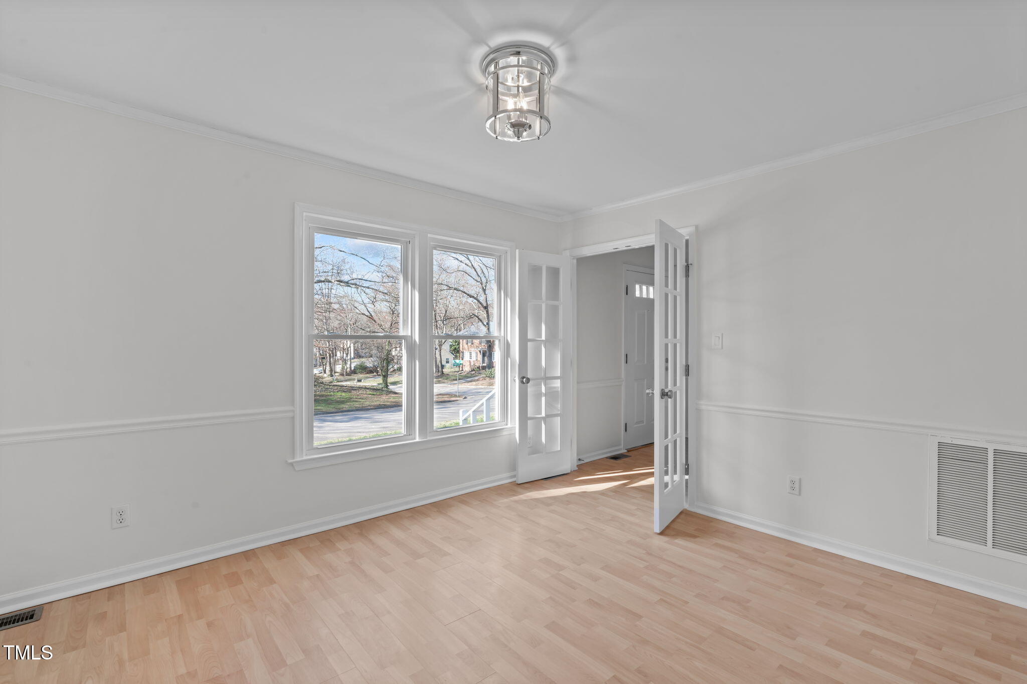 2828 Pidgeon Hill Road Raleigh, NC 27613 - Photo 6 of 38 an empty room with windows