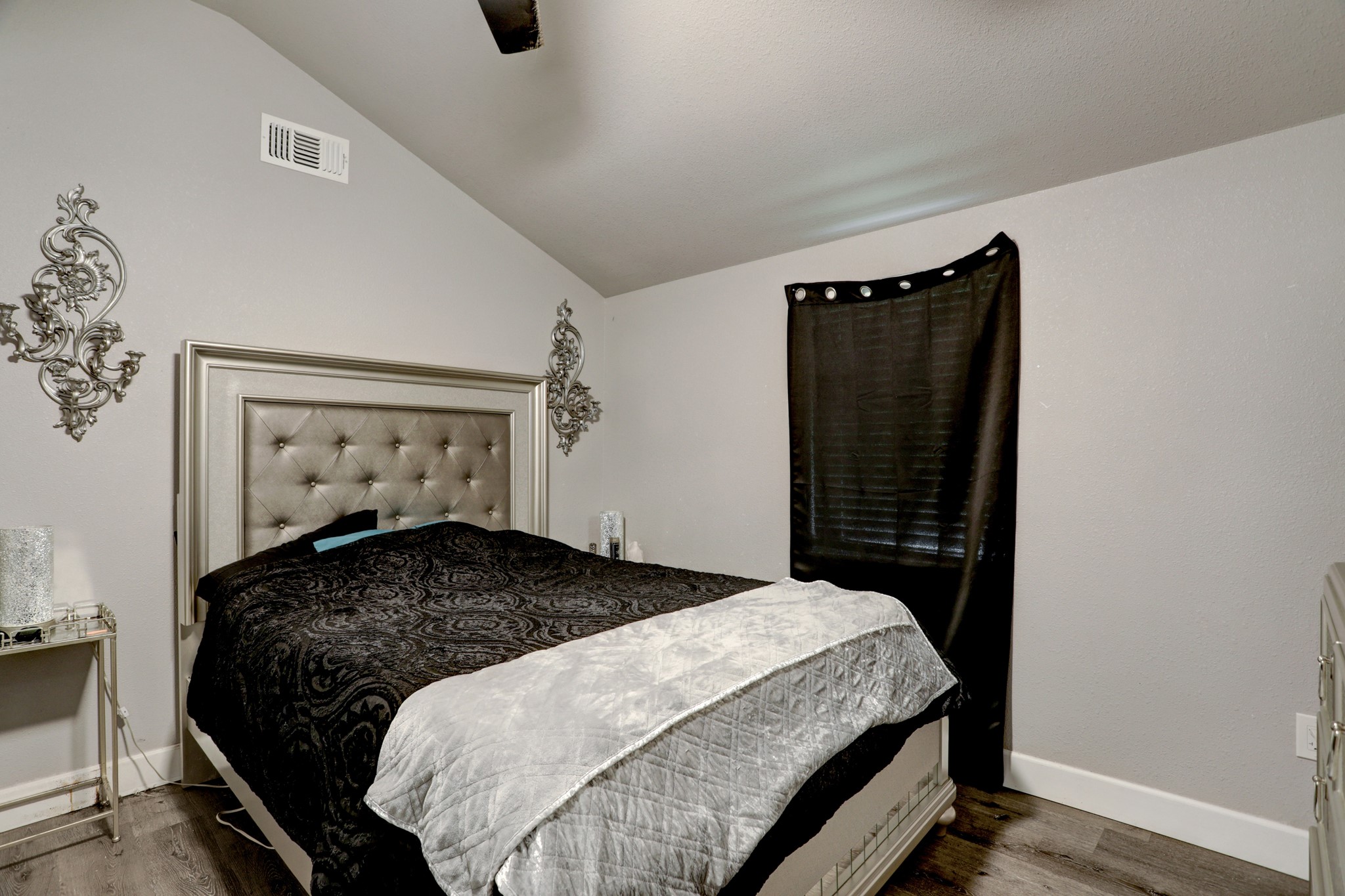 2322 Central Street Dickinson, TX 77539 - Photo 17 of 25 a bedroom with a bed and a window