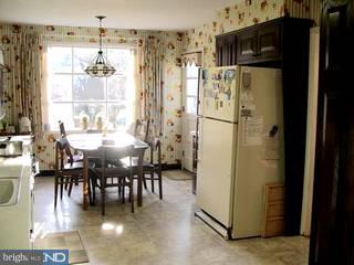 628 Meadow Road Huntingdon Valley, PA 19006 - Photo 3 of 6