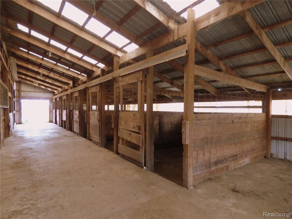 16333 Lowery Road Chelsea, MI 48118 - Photo 2 of 23 2 LARGE BARN.JPG