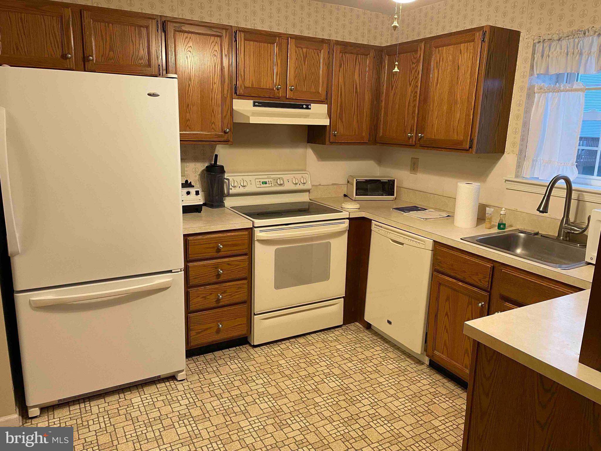 922 Craftsman Road Norristown, PA 19403 - Photo 5 of 15 Kitchen