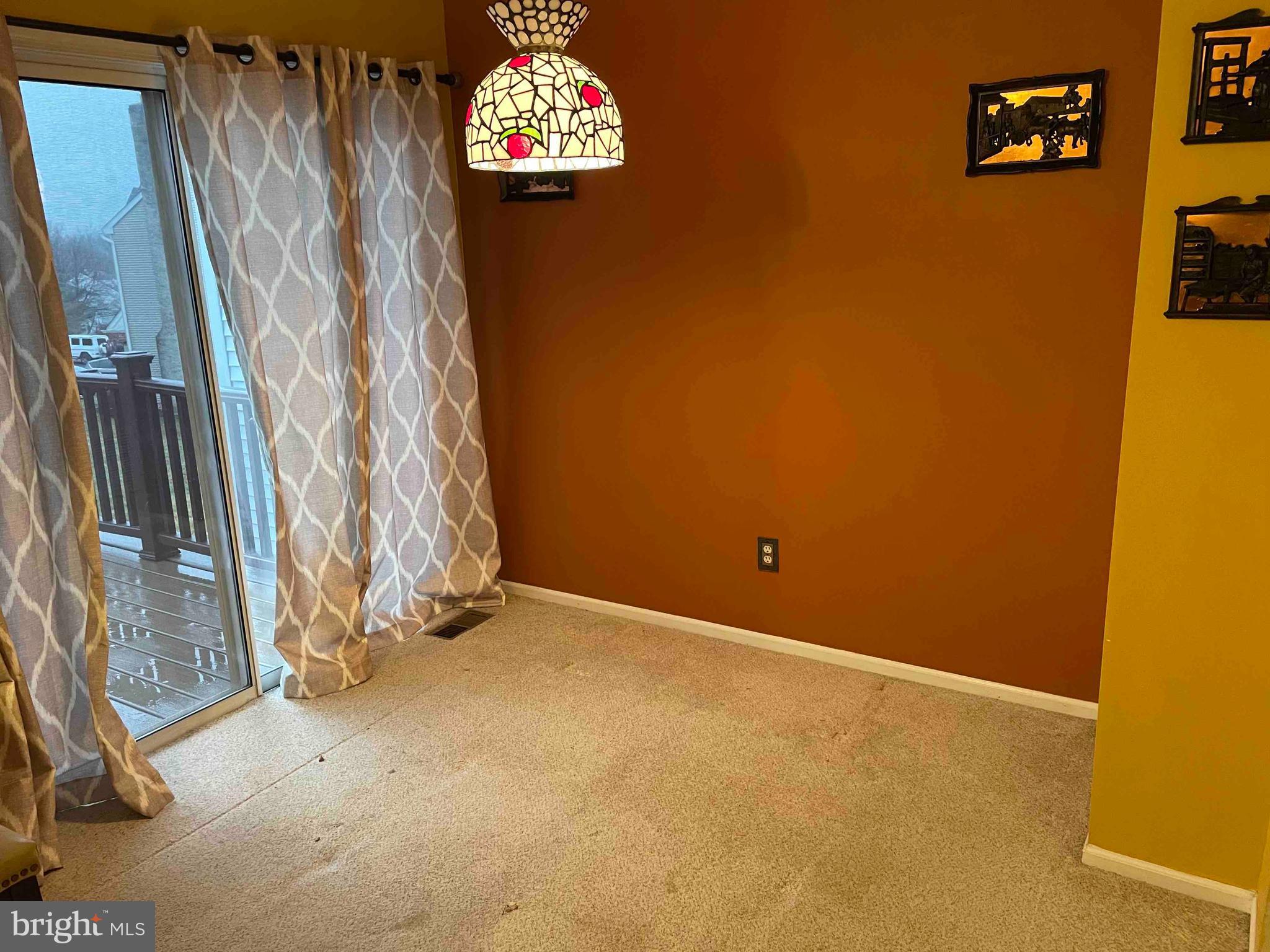 922 Craftsman Road Norristown, PA 19403 - Photo 6 of 15 Kitchen Sitting Area