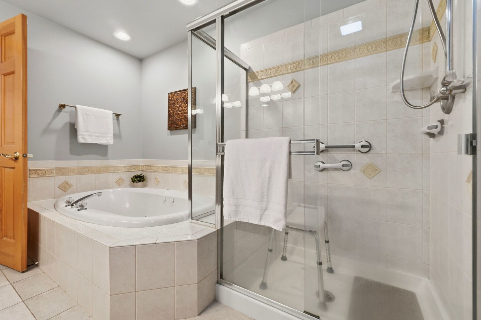 691 East Nerge Road Roselle, IL 60172 - Photo 17 of 30 Gallery Image 17