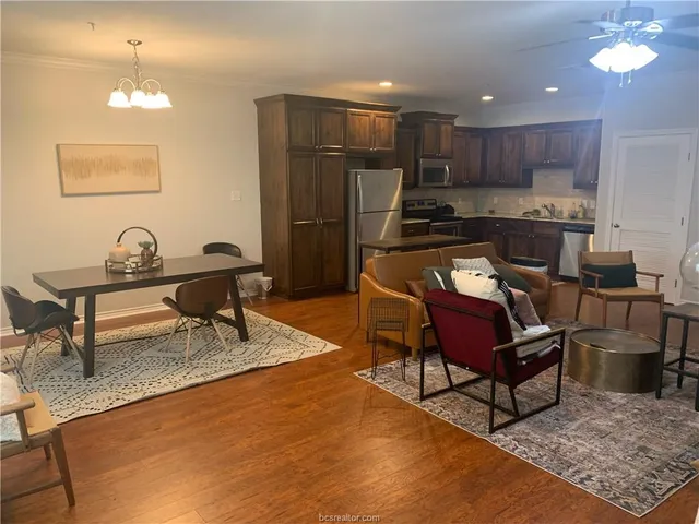 $1,600 | 307 Boyett Street, Unit D, College Station, TX 77840