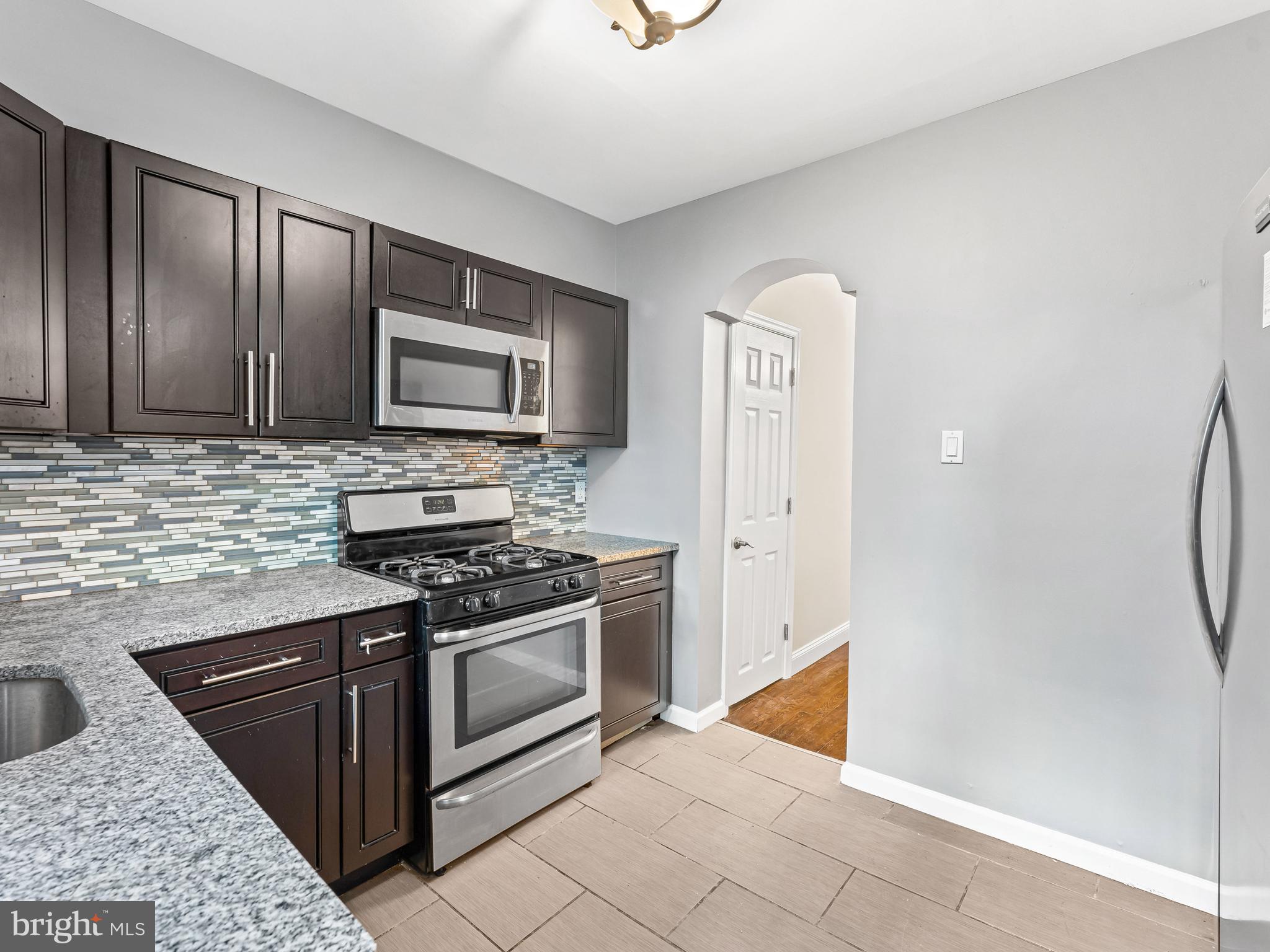 2437 South Mildred Street Philadelphia, PA 19148 - Photo 8 of 26