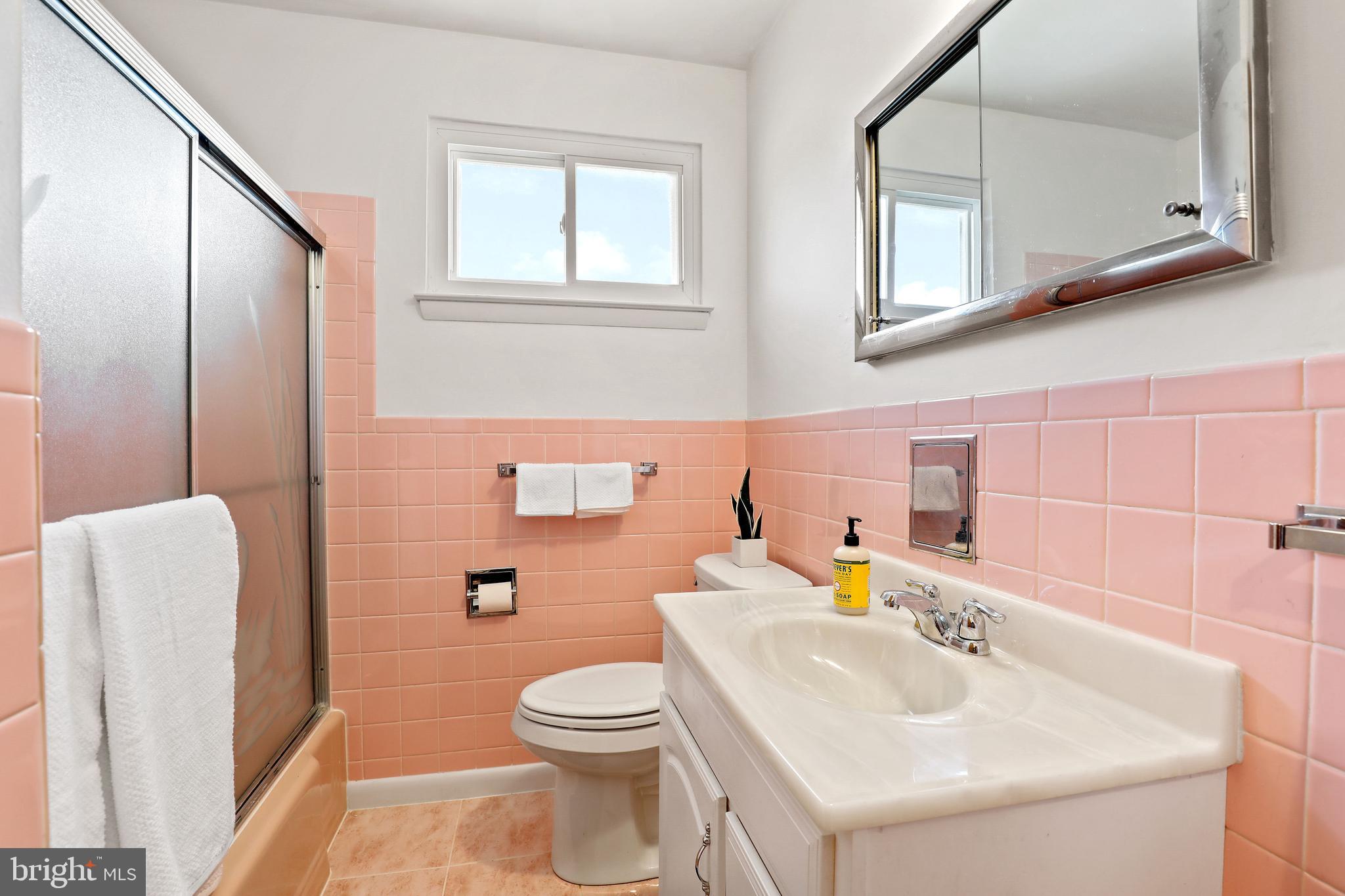 5706 Johnnycake Road Baltimore, MD 21207 - Photo 22 of 32 Main floor full bathroom.