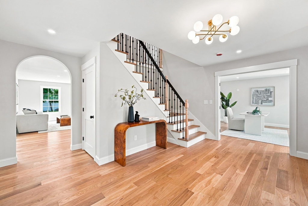 7 Viking Road Winchester, MA 01890 - Photo 3 of 33 Gallery Image 3