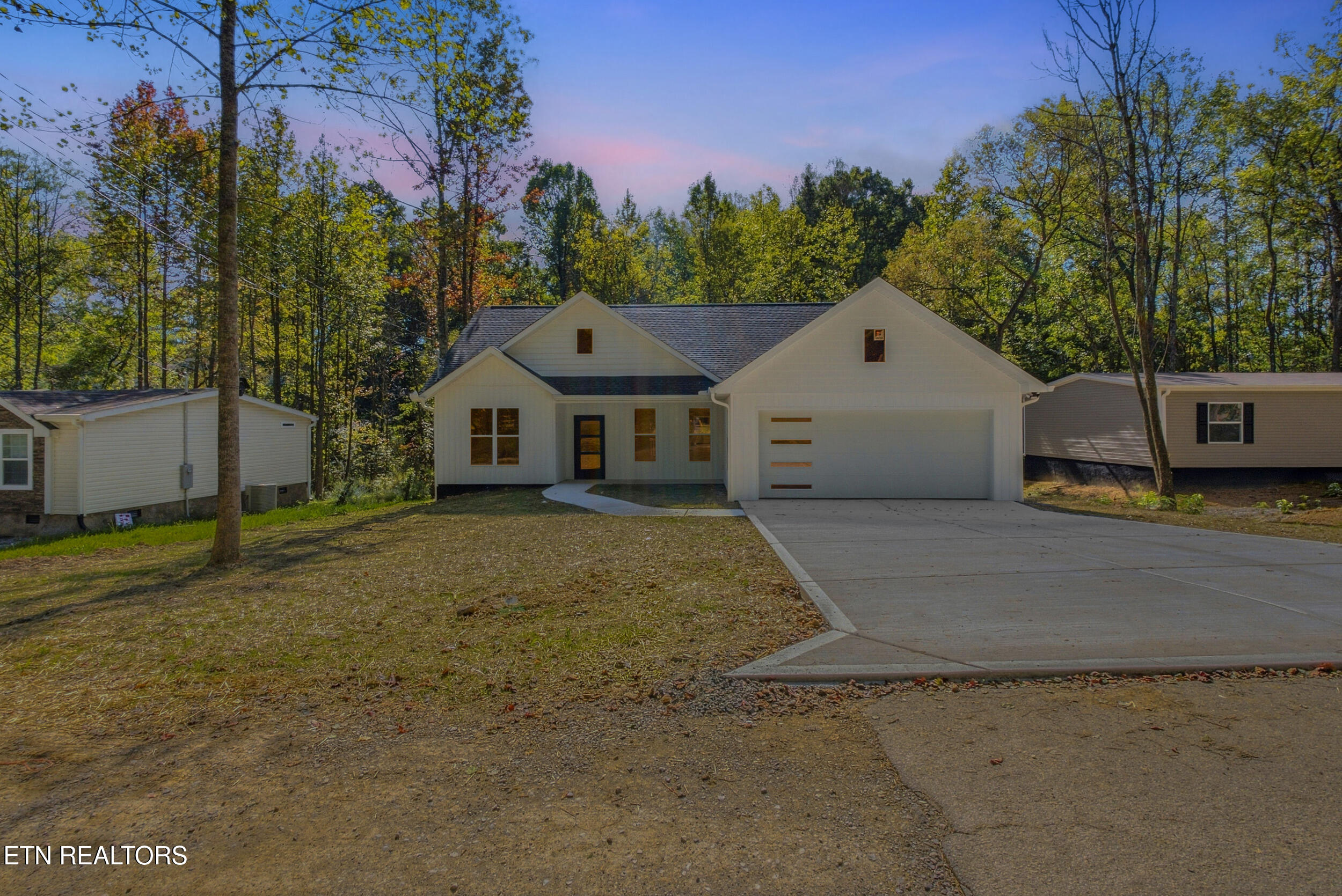 683 Hen Valley Road Oliver Springs, TN 37840 - Photo 3 of 38 IMG_3772