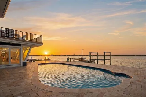 $2,200,000 | 16123 6th Street East, Redington Beach, FL 33708