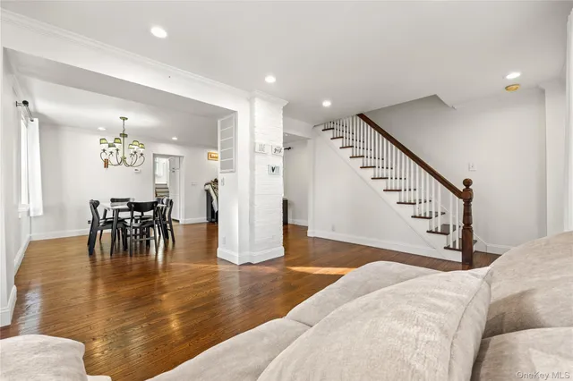 a view of a livingroom with furniture and a livingroom view