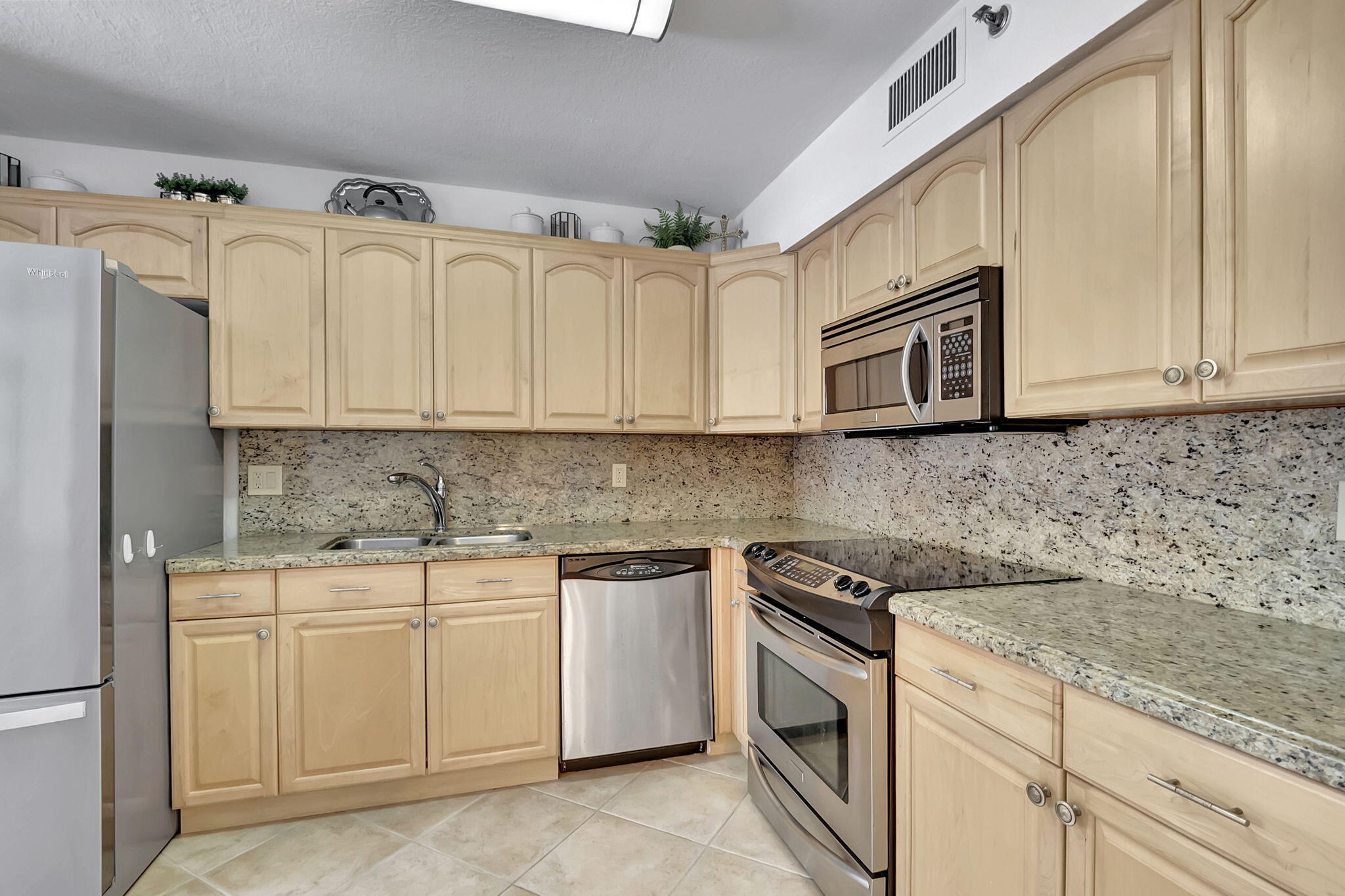 7202 Promenade Drive, Unit 201 Boca Raton, FL 33433 - Photo 12 of 38 24-web-or-mls-DSC_1741
