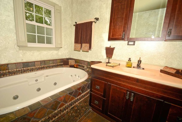 318 Village Road Willowbrook, IL 60527 - Photo 15 of 23 a bathroom with a sink and a bathtub