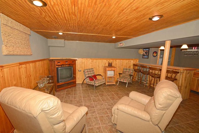 318 Village Road Willowbrook, IL 60527 - Photo 19 of 23 a living room with furniture a ceiling fan and a rug